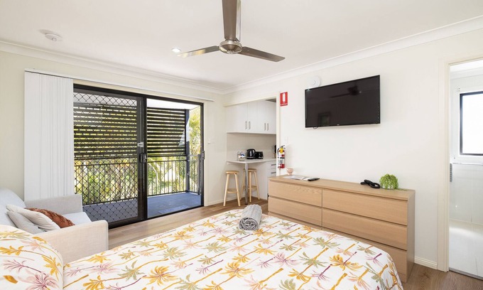 Sunnybank Apartment | Clean Studio! Train! Parking! Restaurants! 4144D0