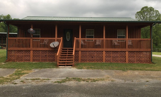 Newcomb House | CLEARFORK CREEK LODGING & RV CAMPGROUND HOUSE