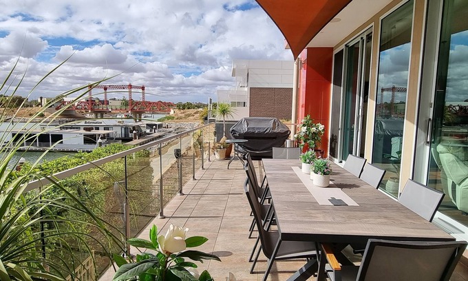 Mildura House | Clearview Waters-prestige 2 storey House on Marina with 4 King beds.