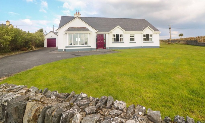 Miltown Malbay House | CLEARY COTTAGE, pet friendly in Miltown Malbay, County Clare