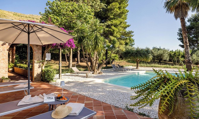Partinico Villa | Cleo Sicilian villa: de luxe villa with sea view pool