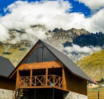 Stepantsminda Ski Chalet | Cliffside cottage Kazbegi