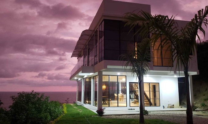 La Rinconada House | Clift Beach House With Breathtaking Views