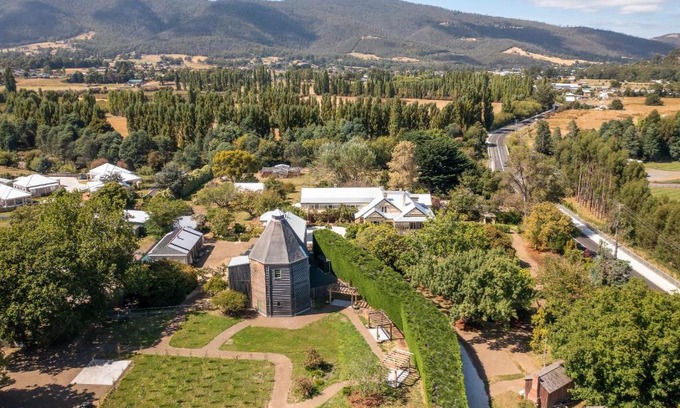 Huonville Bed & Breakfast | Clifton Homestead