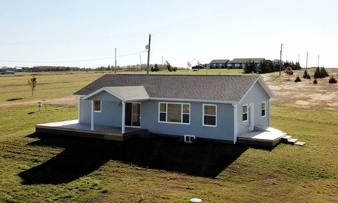 Clinton House | Clinton Sunset Retreat ! 3 Bedrooms 2 Bathrooms. 180 degree water views!
