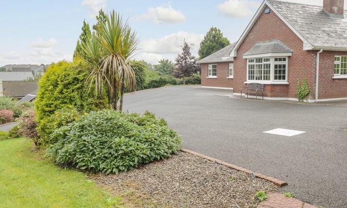 Collooney House | CLODAGH'S COTTAGE, family friendly in Collooney, County Sligo