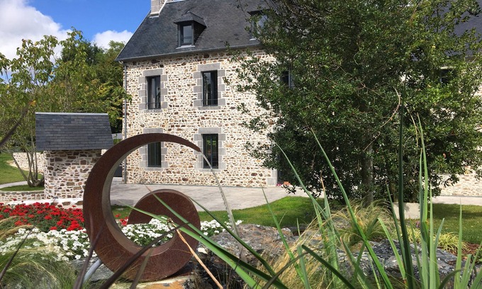 Ouville House | Clos L'Abbé | Prestige Residence 5 * | Between Mt St Michel & landing beaches