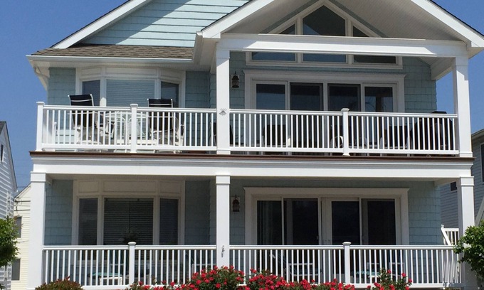 Gold Coast House | Close to Beach & Boardwalk, Clean, Roomy 3 bedroom, 2 bath home