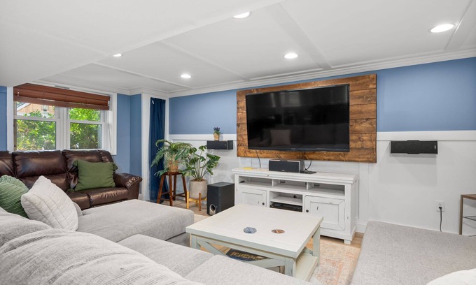 Harwich House | Close to Beach Long Pond and Bike Trail AC WiFi Game Room with Bar