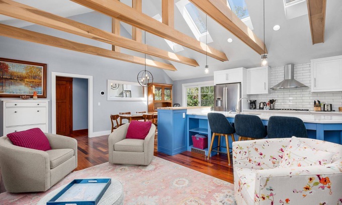 Sandwich House | Close to Cape Cod Canal Sleeps 6 with AC