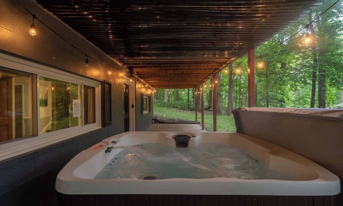 Kabletown Cottage | Close to Hiking | Hot Tub | Fire Pit | Pets OK