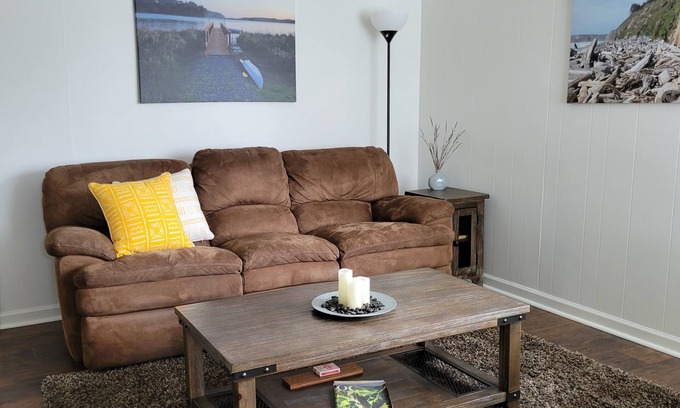 Port Orford Apartment | Close to local beaches, beachcombers welcome!