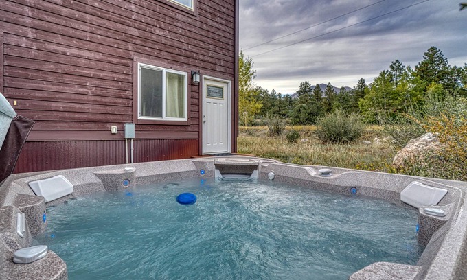 Whitepine Cabin | Close to Monarch and Salida with Mountain Views from the Hot Tub