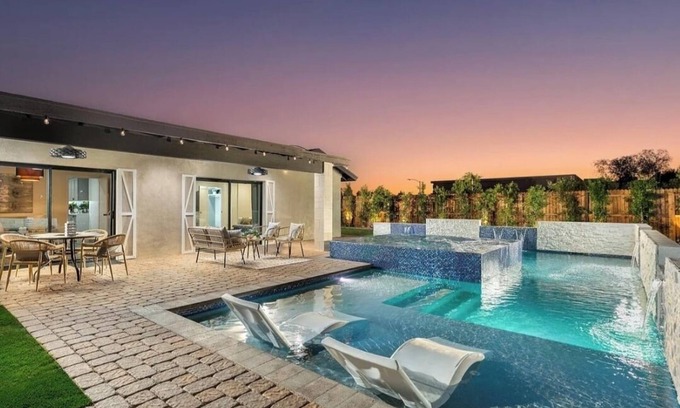 Scottsdale Estates Nine House | Close to Old Town! Heated Pool + HUGE hot tub. Chic & Cozy Scottsdale home!