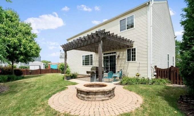 Joliet House | Close to Silver Cross Hospital