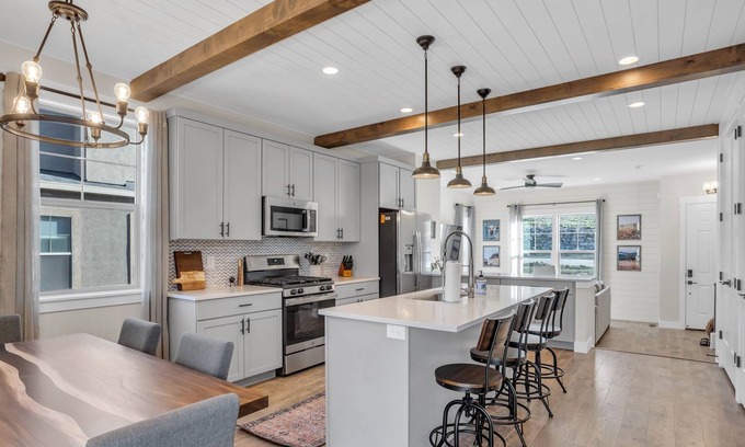 Snowbird House | Close to Ski, Golf & Water Activities