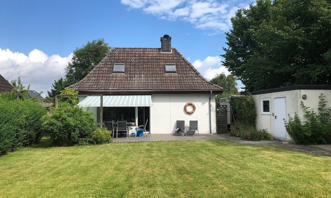 Jellenbek House | Close to the beach holiday house for 2 - 6 people with a great garden