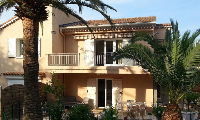 Boulouris-sur-Mer Apartment | Close to the sea and shops, quiet wooded area, 1st floor villa apartment