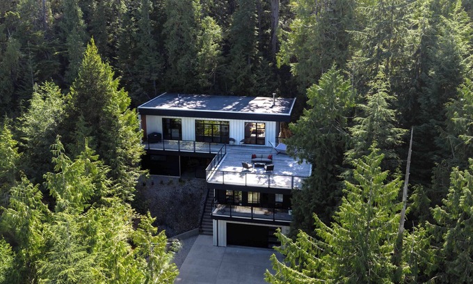 Tonquin Beach House | Cloudbreaker House