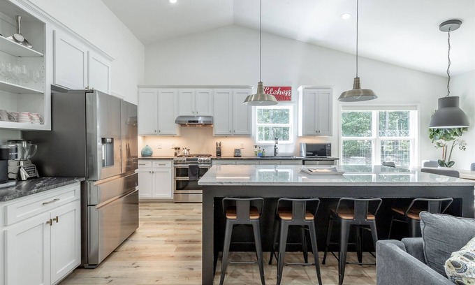 Rising Fawn House | Cloudland Summit | Hot Tub + Grill | Dog Friendly | 4 Bed, 3 Bath