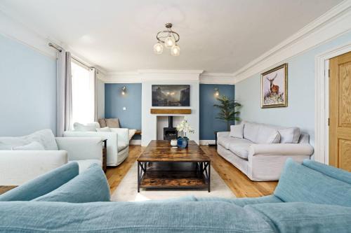 Berwick-upon-Tweed House | Clovelly House Beautiful 5 bedroom, 5 bathroom home