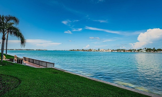 St. Petersburg Condo | Club Bahia 'Paradise is Just one Beach Away'