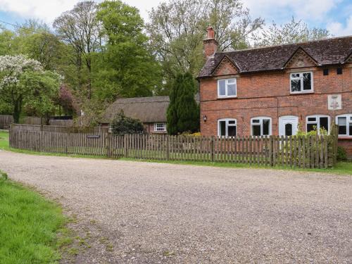 Basingstoke House | Club Cottage