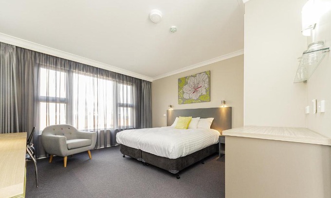 Cowra Hotel | Club Cowra Motel