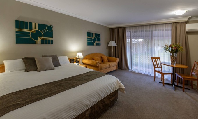 West Wyalong Hotel | Club Inn Motel