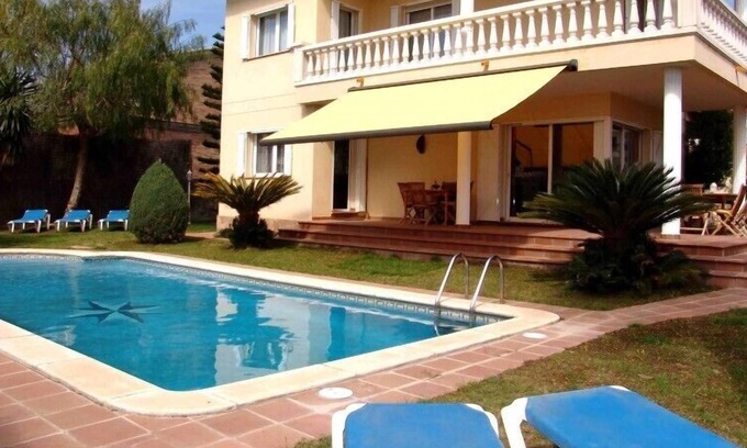 Comarruga Villa | Club Villamar - Beautiful villa with a cozy atmosphere and a nice garden with private pool