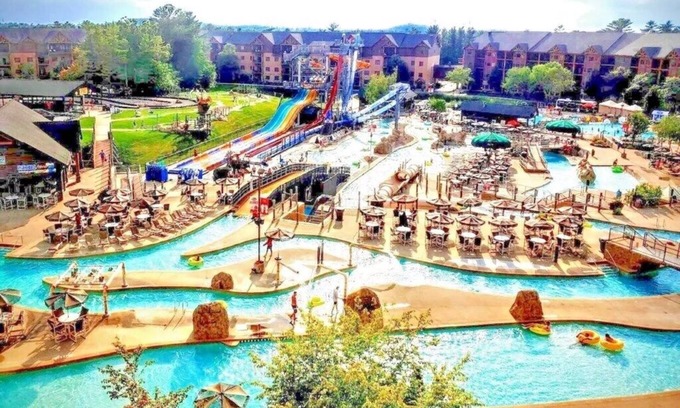 Lake Delton Condo | Club Wyndham Glacier Canyon, Wisconsin, 2 Bedroom Deluxe Suite