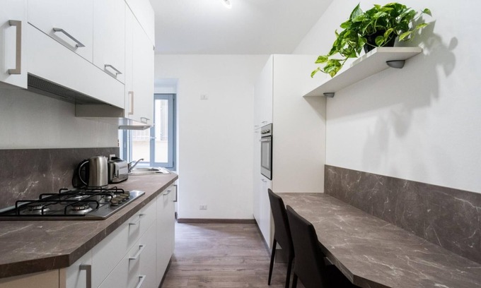 Como City Centre Apartment | Co-c933-ggar24a2 - Central Modern Apartment