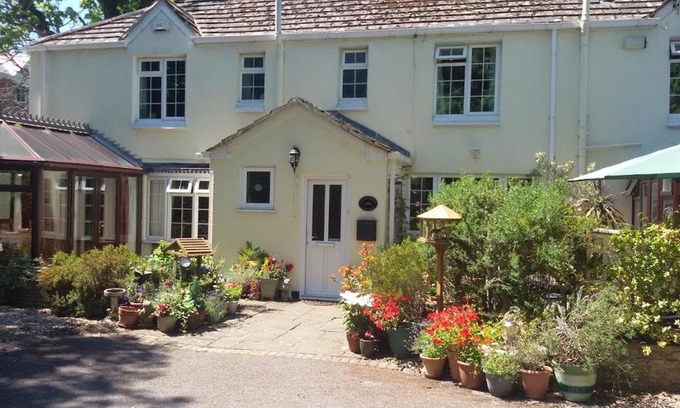 Bournemouth Bed & Breakfast | Coach House Cottage