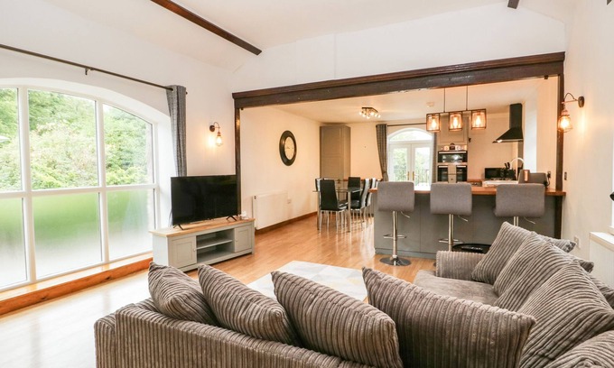 Arnside Cottage | COACH HOUSE, family friendly, character holiday cottage in Arnside