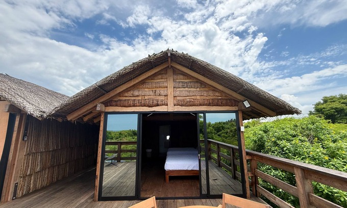 Elota Cabin | Coastal Retreat for 4 Celestino Gazca