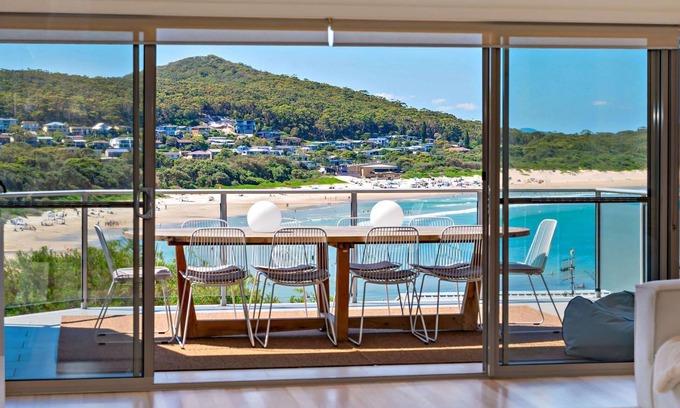 Fingal Bay House | Coast Fingal Bay - 16 Pacific Drive Fingal Bay - Beach views, Air Con, Wi-Fi, Hot Tub