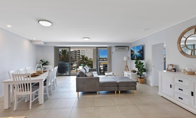 The Entrance Apartment | Coast Luxury Apartment 19