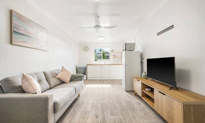 Crescent Head Apartment | Coastal Chic Apartment Only Minutes to the Beach