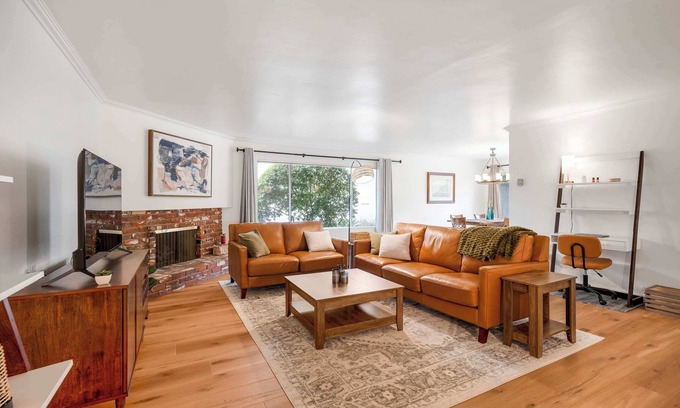 Hidden Valley House | Coastal Comfort w/Pool,Pet Friendly,30+ Day Stays