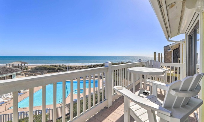 Emerald Isle Condo | Coastal Condo w/Indoor & Outdoor Pool Access
