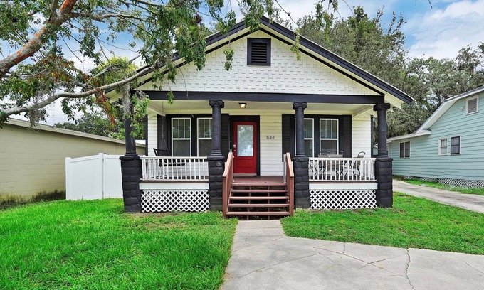 St. Augustine Cottage | Coastal Cottage near Winery
