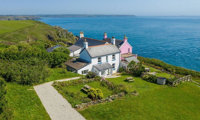 Landewednack Cottage | Coastal cottage - sea views on coast path, amazing local beaches, The Lizard