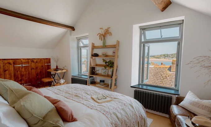 Appledore Cottage | Coastal cottage, stunning panoramic estuary views in Old Devon fishing village