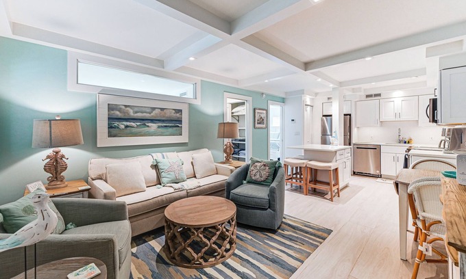 Old Naples Condo | Coastal Downtown Naples Condo - Walk to the Beach!