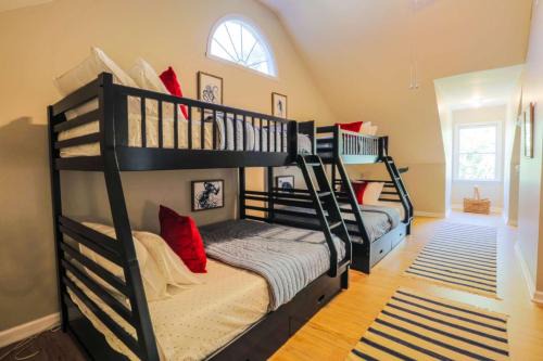 Sunset Point House | Coastal Escape