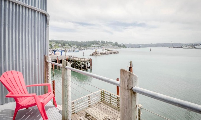 Historic Bayfront House | Coastal Garden - Anchor Pier Lodge