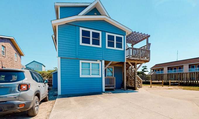 Buxton House | Coastal home with three decks, outdoor shower, AC, & W/D - near beach