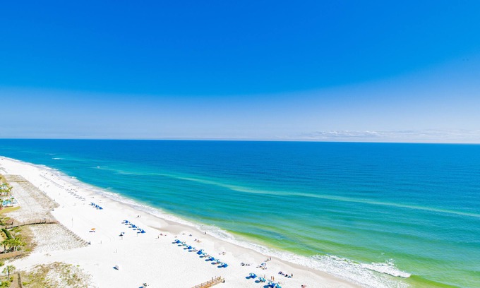 Ono Island Condo | Coastal Luxury Defined: Beach Colony's Beachfront Condo Exudes Elegance!