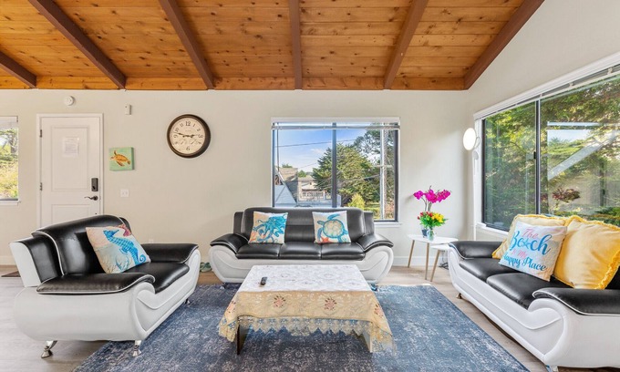 Moss Beach House | Coastal Retreat - 3,000 sqft, Pets Ok, Walk 2 Beach & Tidepools, Surf, see Seals