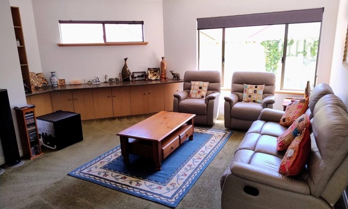 Secret Harbour House | Coastal retreat in Secret HarbournnNice way to relax with all amenities.